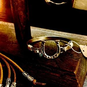 Sassy Cowgirl Silver-tone Horseshoe snap on Bracelet